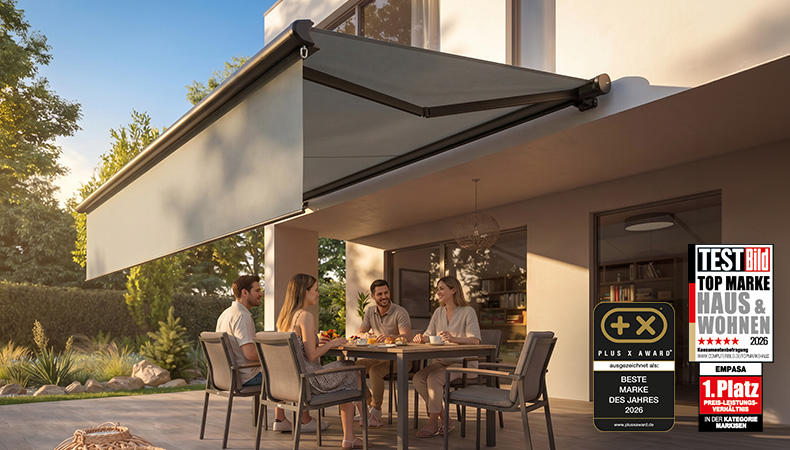 Elektrische Vollkassettenmarkise Premium auf einer Terrasse