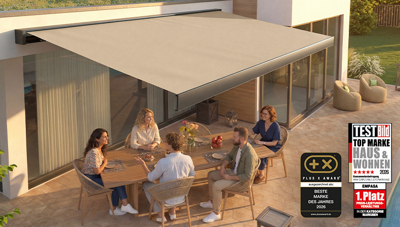 Elektrische Vollkassettenmarkise PROFI auf einer Terrasse